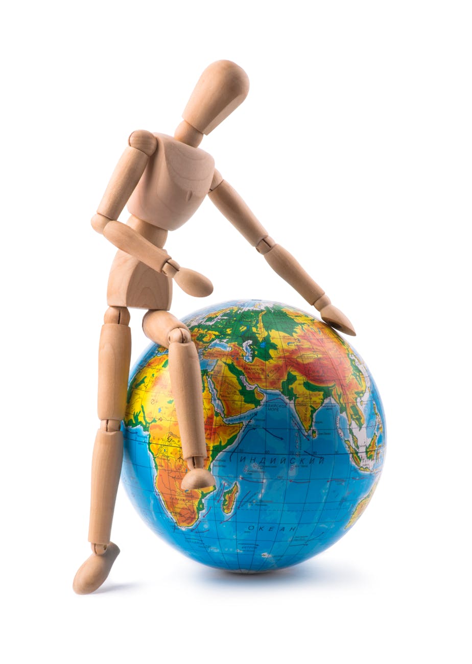 Kaip efektyviai sekti ir analizuoti tarptautines naujienas tarp skirtingų žemynų 2026 metais